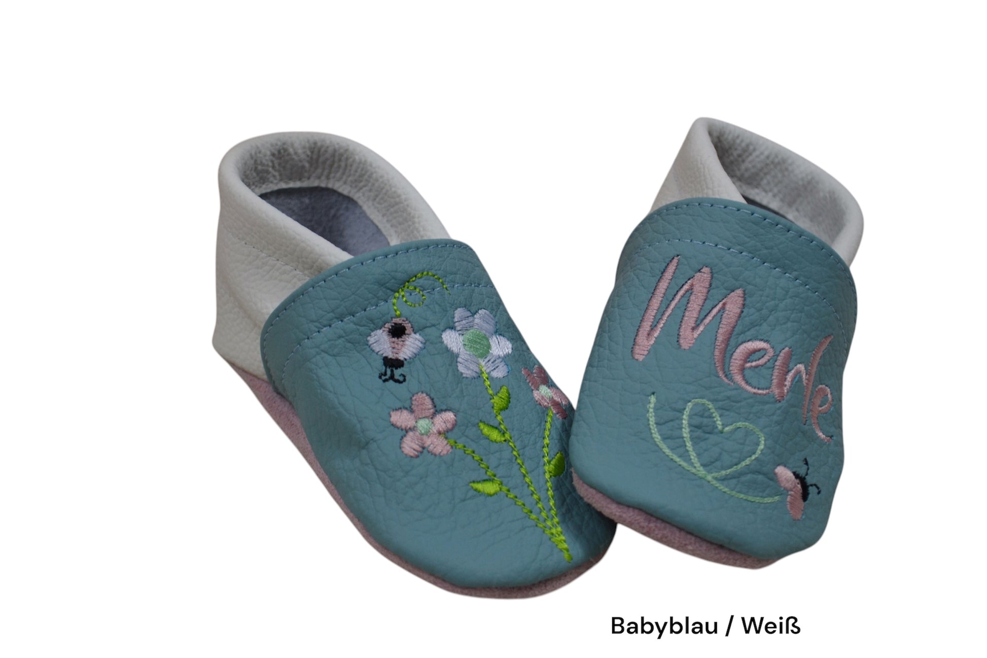 Lederpuschen Babyblau, Weiß und Rosa mit Blumen- und Bienenmotiv, personalisierbar mit Name und Herzschleife