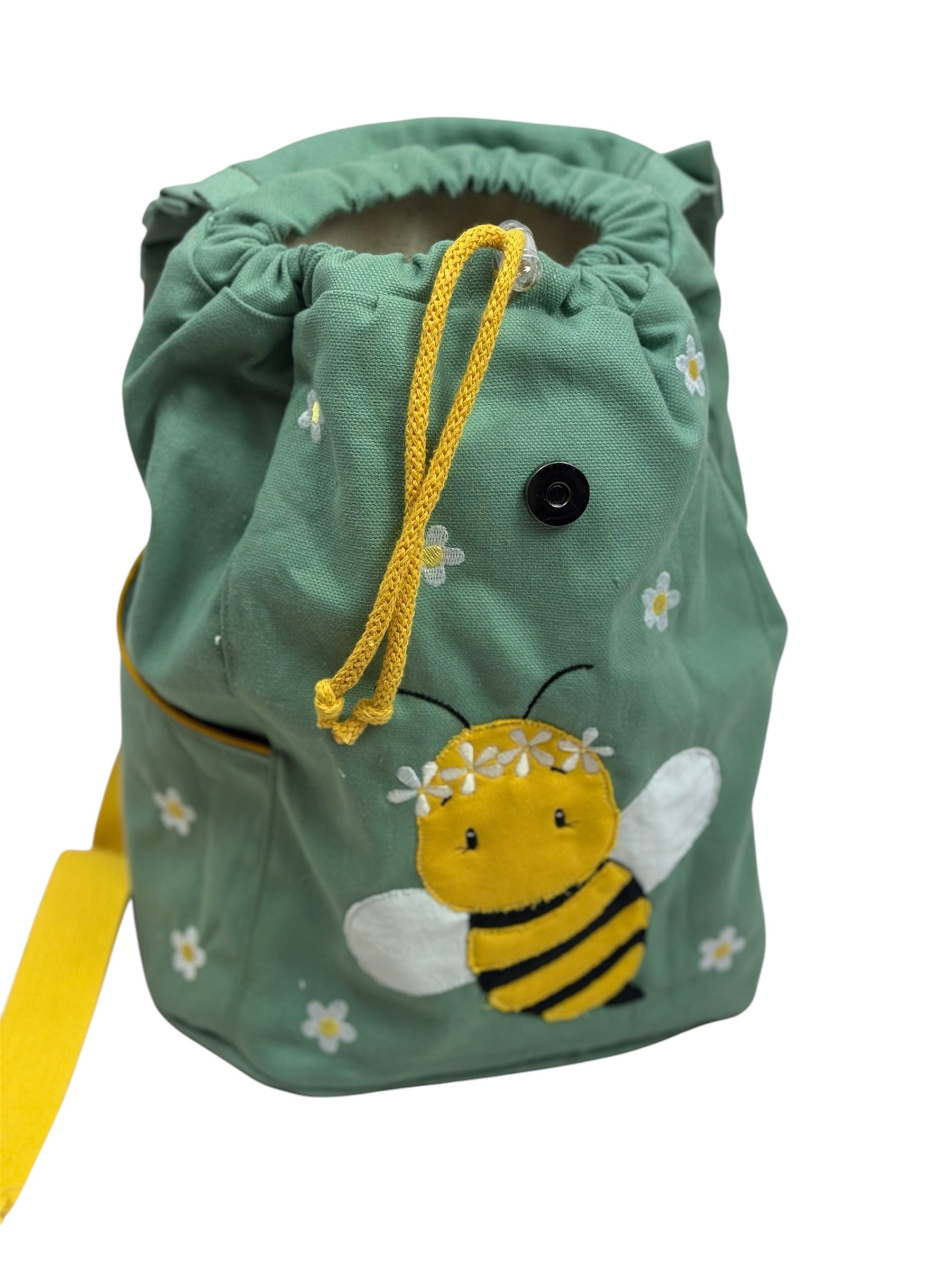 Personalisierter Rucksack mit Blumen und Biene, Klappe offen, Tunnelzug sichtbar